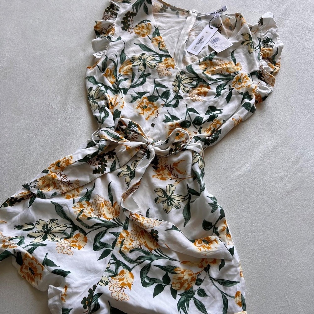 NWT Steve Madden Playsuit Romper Flirty Feminine Flutter Sleeves Ruffles